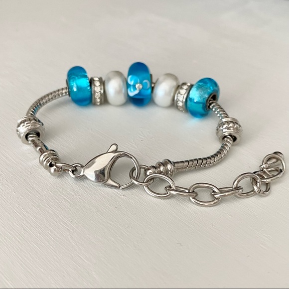 Floral Crystal Glass Bead Bracelet | Bella Perlina 🦋 - Picture 4 of 5